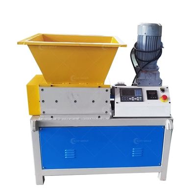 Σύνθετο σχεδιασμό 380V / 50Hz τάση Mini Double Shaft Shredder για μικρή παραγωγή