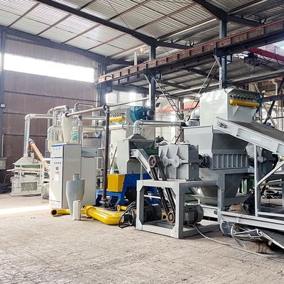 Μηχανή ανακύκλωσης ηλιακών πάνελ 200-1000kg/h για τη θρυμματοποίηση και διαχωρισμό φωτοβολταϊκών κυψελών