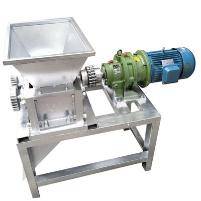 Σύνθετο σχεδιασμό 380V / 50Hz τάση Mini Double Shaft Shredder για μικρή παραγωγή
